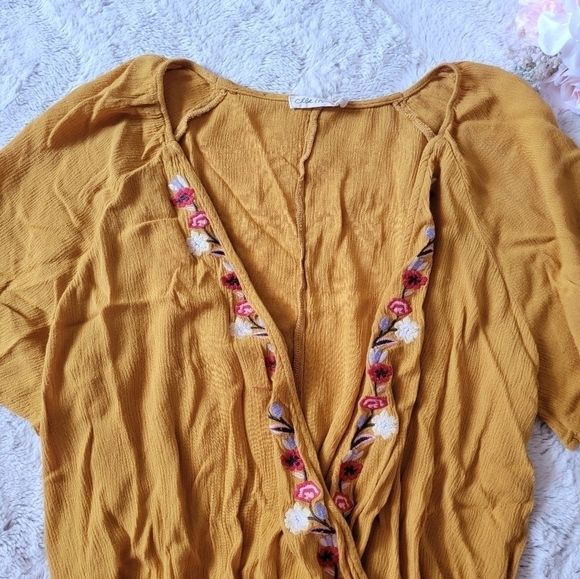 ✨️CL ChloeKatie Mustard Yellow Floral Stitch Embroidery Sash VNeck Wide Sleeve M - Picture 9 of 13